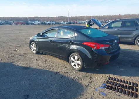 2013 Hyundai Elantra Gls z USA, uszkodzony, nr VIN KMHDH4AE4DU642730